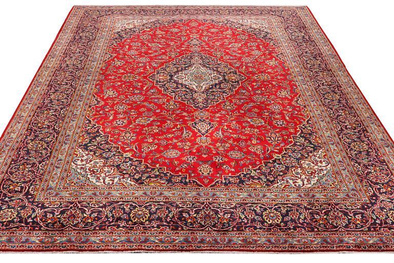 A Keshan carpet, c. 397 x 295 cm.
