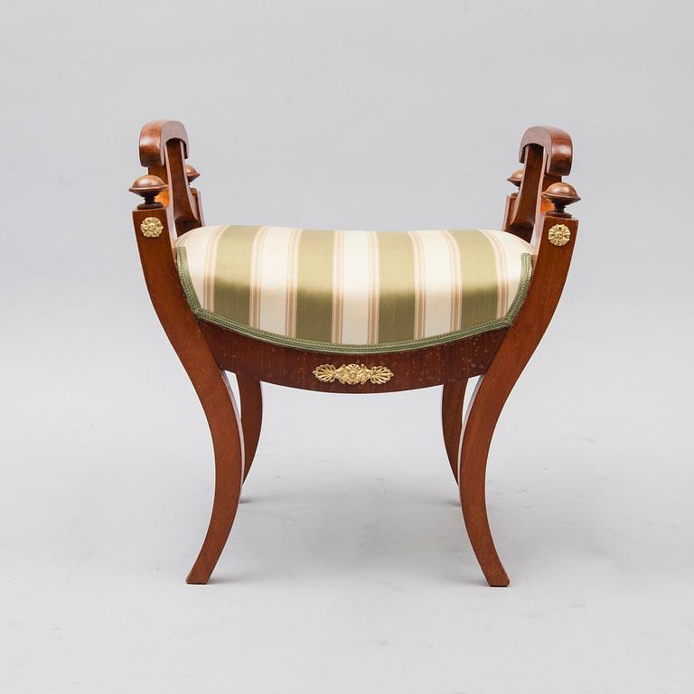 TABURETT, Karl-Johan, 1800-talets första hälft.