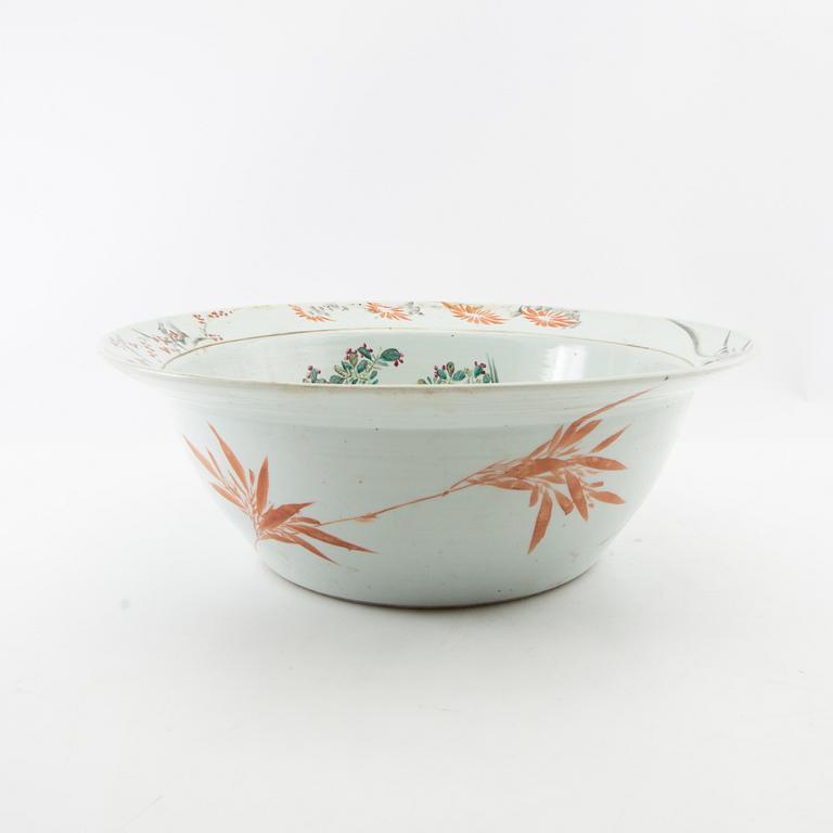 Wash basin China late 19th century/early 20th century porcelain.