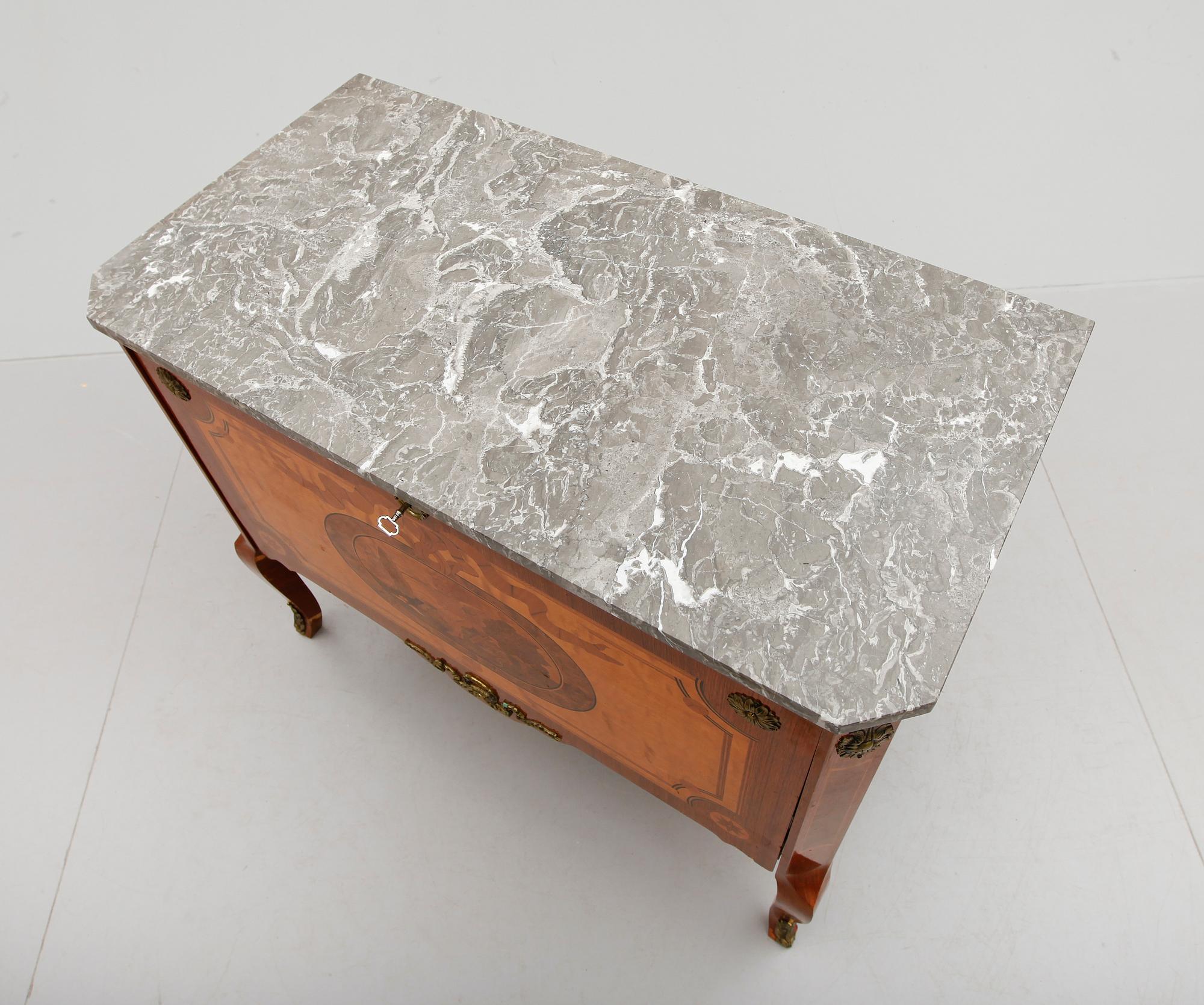 SCHATULL, gustaviansk stil, 1900-talets mitt.