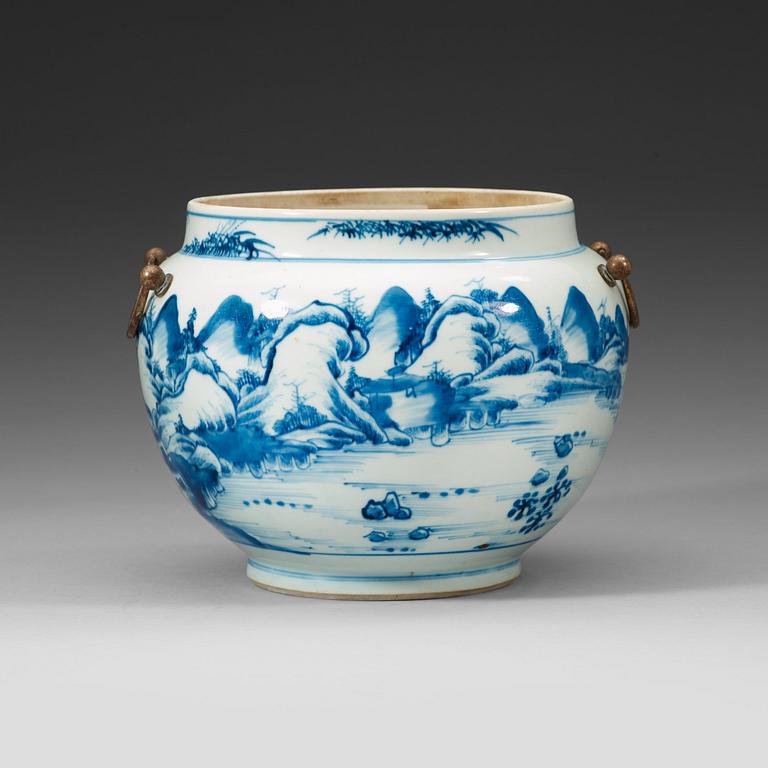 A blue and white pot, Qing dynasty, 19th century.