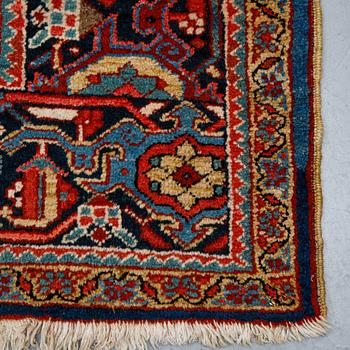 A carpet, semi-antique Heriz 467 x 347 cm.