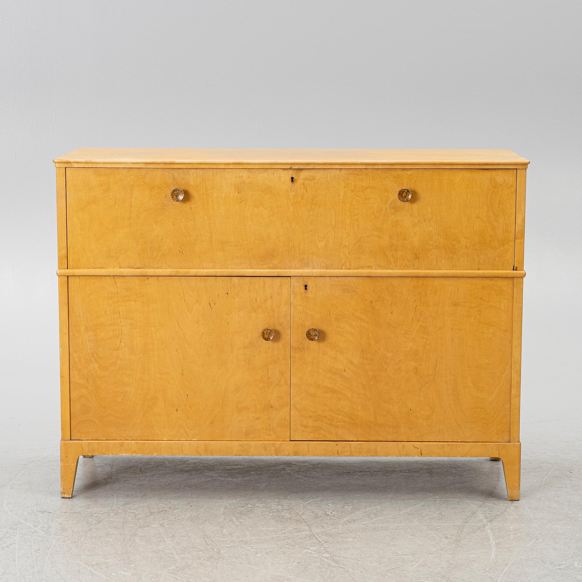 Axel Larsson, tillskrivet, skåp, Svenska Möbelfabrikerna, Bodafors, 1930-40-tal.