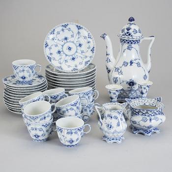 KAFFESERVIS, 29 delar, porslin, "Musselmalet", Royal Copenhagen.