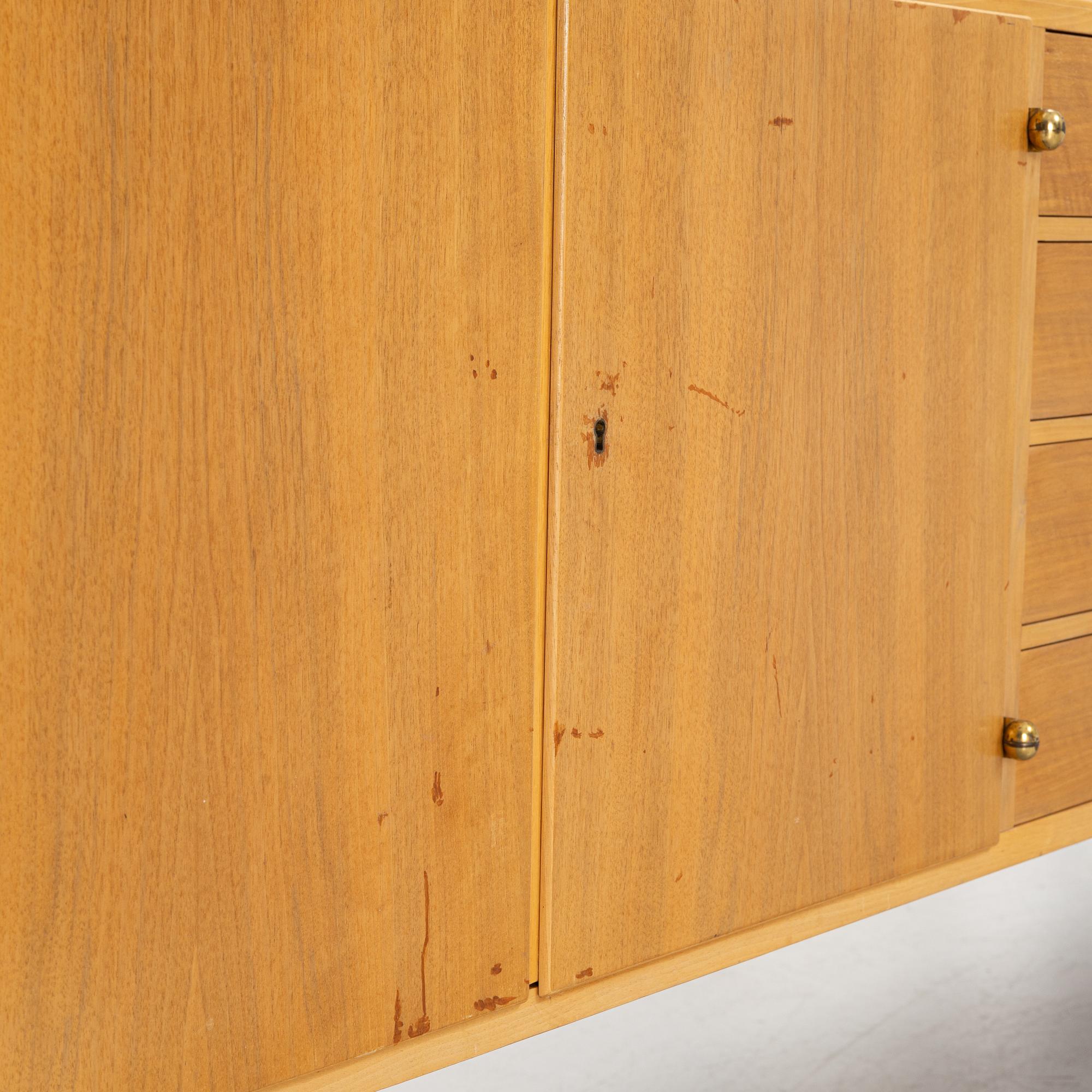 Josef Frank, sideboard, modell 1015, Firma Svenskt Tenn, före 1985.