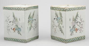 OPIUMKUDDAR, ett par, porslin, Kina, 1900-tal.