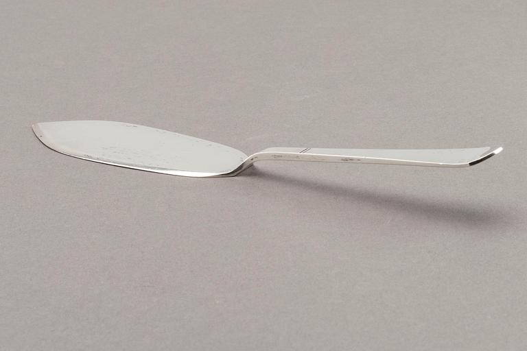 A 20th century silver cake server mark of W Nilsson Lund 1945, weight ca 77 gr.