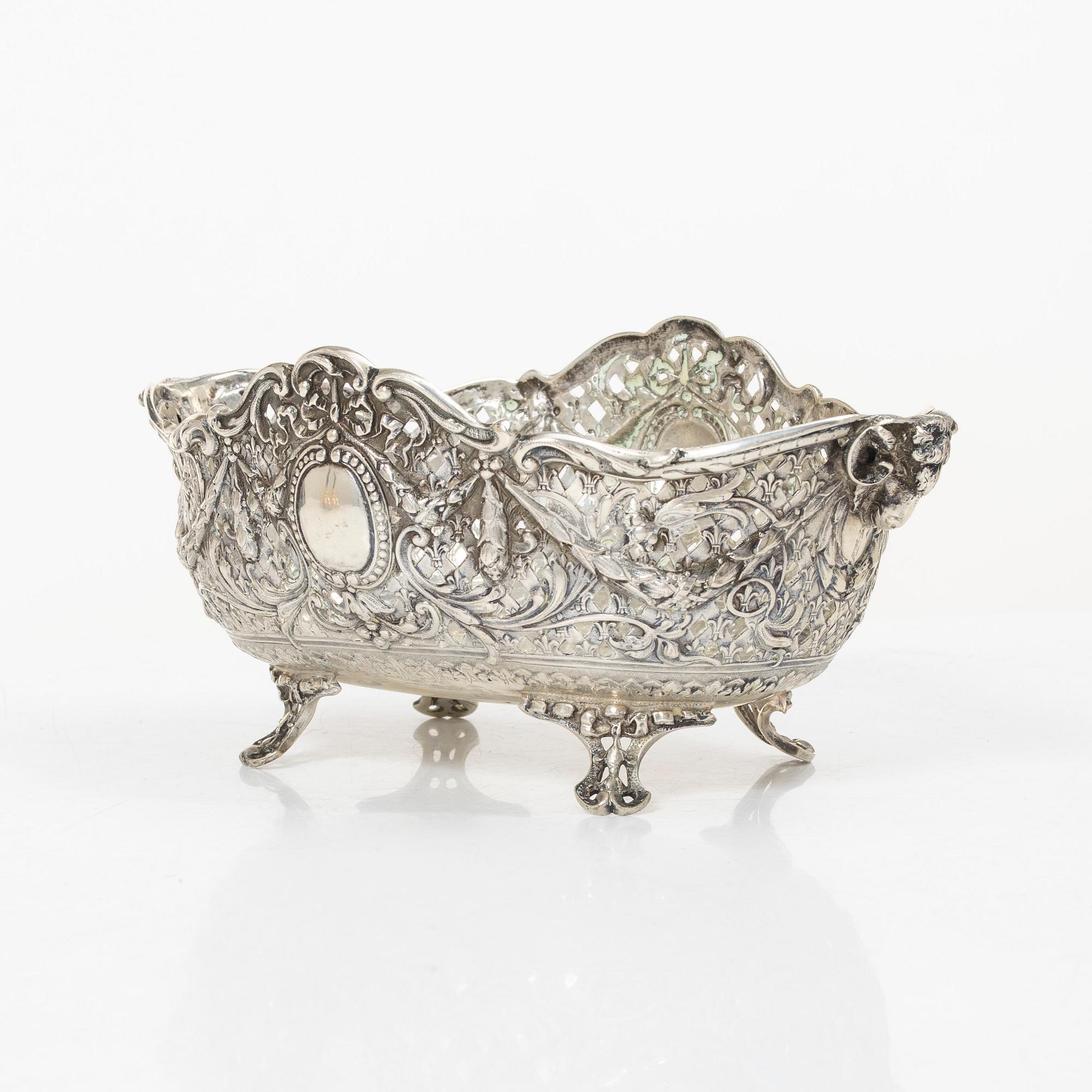A Louis XVI-style silver bowl, with Swedish import marks, early 20th century.