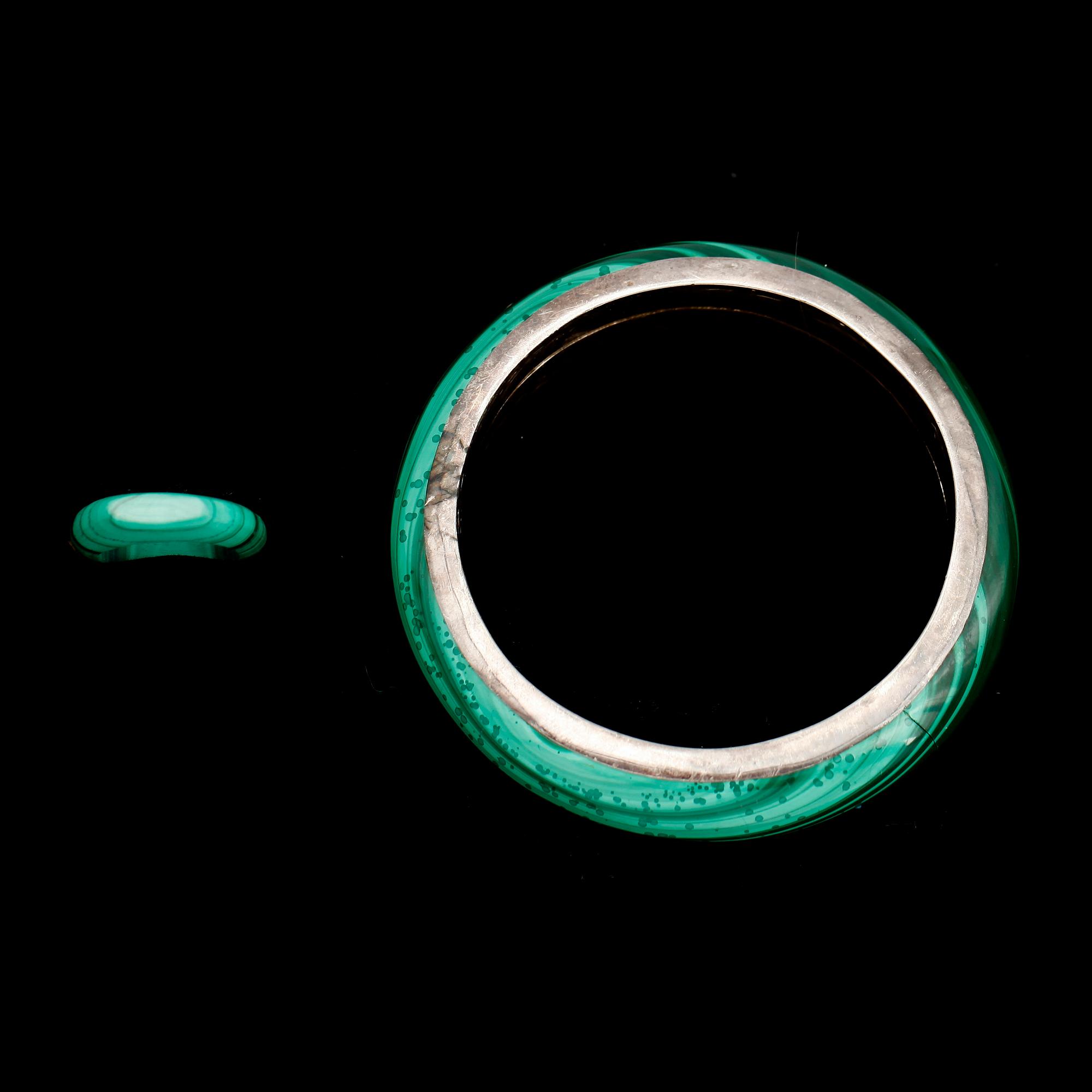 ARMRING OCH RING, malakit och sterlingsilver, bla 1900-talets andra hälft.