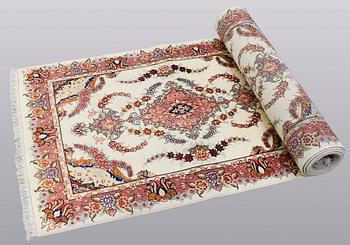 A runner carpet, Tabriz, part silk approx 50 radj, 307 x 85 cm.