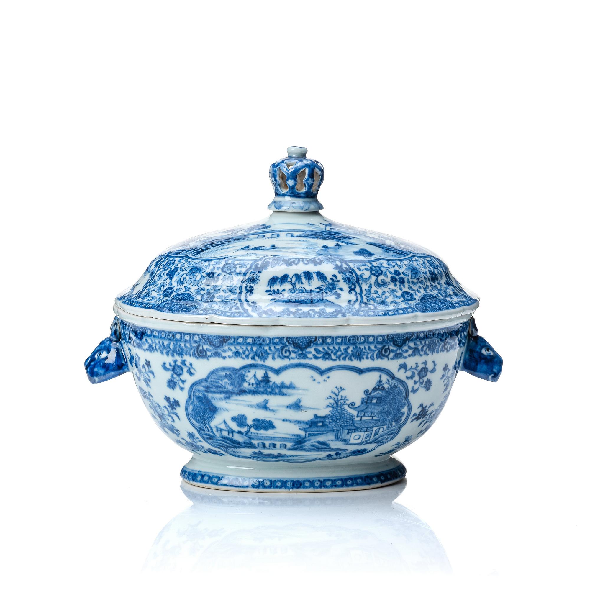 Terrin med lock, kompaniporslin. Qingdynastin, Qianlong (1736-95).