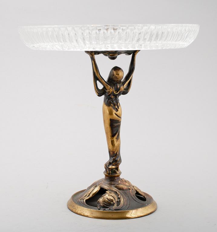 FAT PÅ FOT, mässing och glas, jugendstil, 1900-tal.