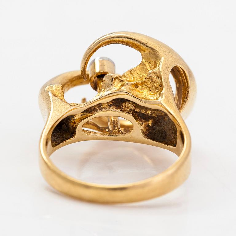 Björn Weckström, An 18K gold ring, with octagon-cut diamonds totalling ca 0.06 ct according to engraving. Lapponia 1974.