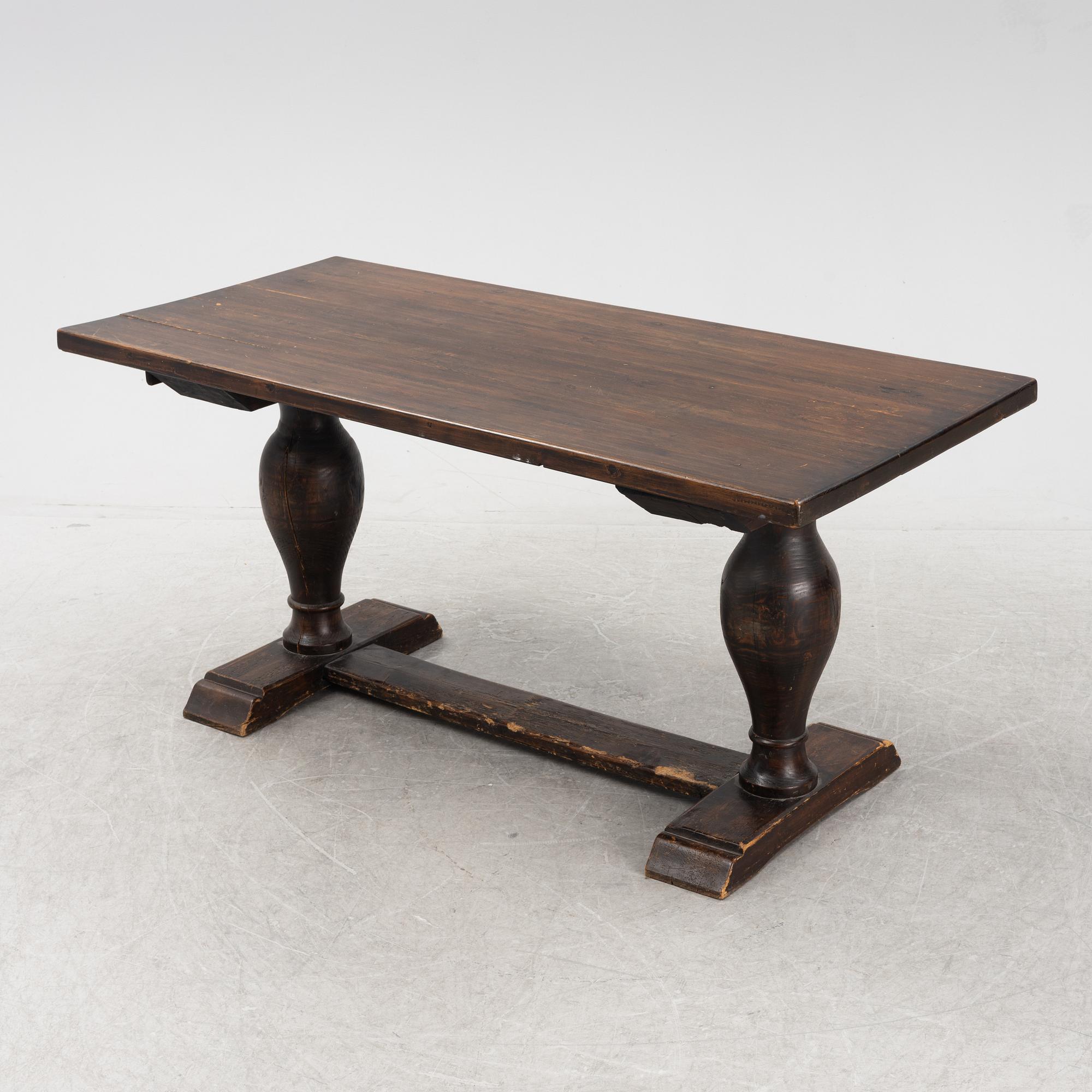 A Baroque dining table, first part of the 18th Century.