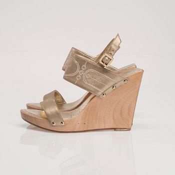 SKOR, Versace.
