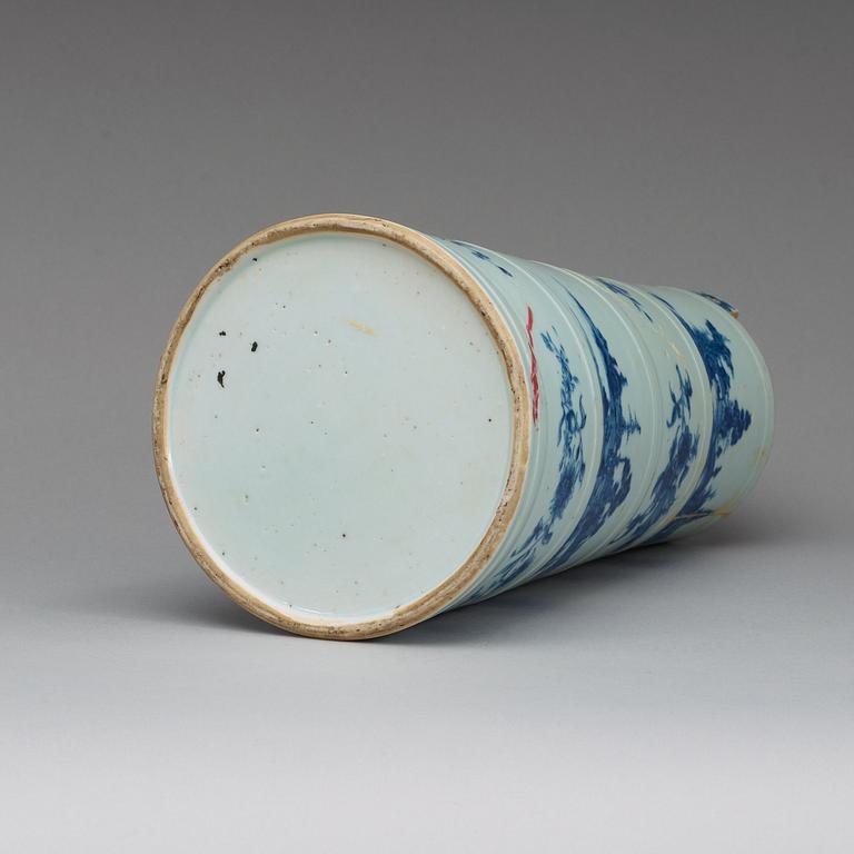 A large blue and white cannister, Qing dynasty, 18th Century.