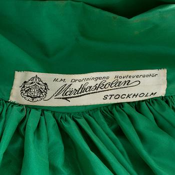 MÄRTHASKOLAN, a green silk evening coat.