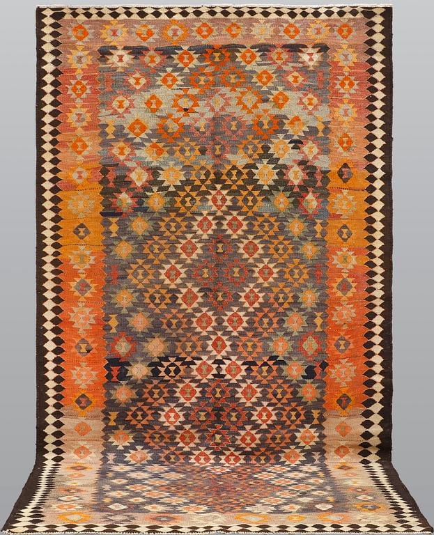 Matta, kurdisk kelim, ca 295 x 170 cm.