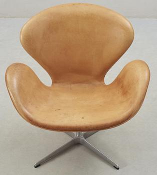 An Arne Jacobsen leather 'Swan' chair, Fritz Hansen, Denmark 1993.