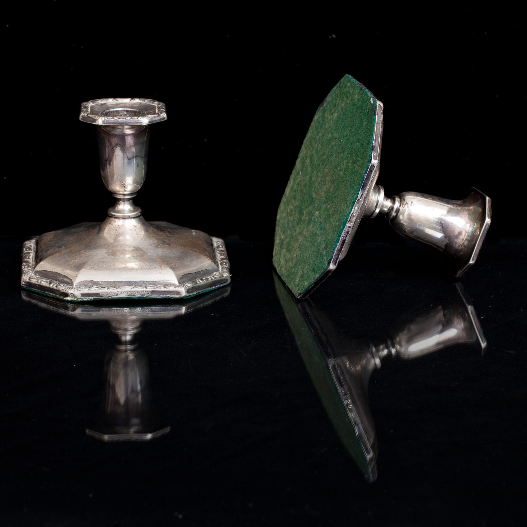 LJUSSTAKAR, ett par, silver. 1900-talets första hälft.