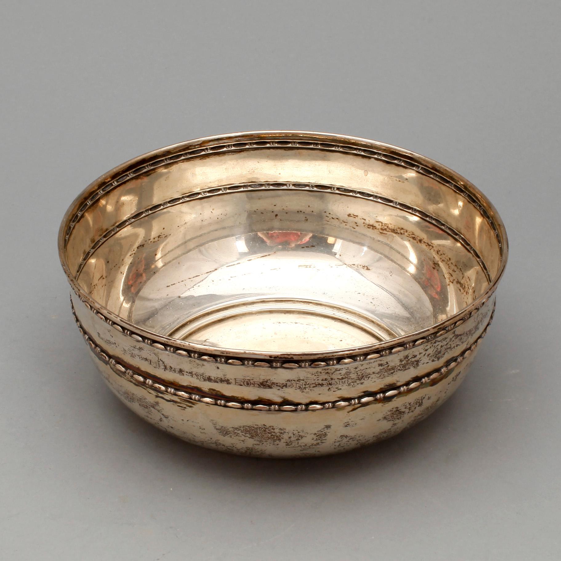 SKÅL, silver, Sam Pettersson AB, Linköping, 1919. Vikt ca 300g.