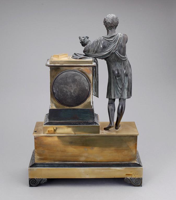 BORDSPENDYL, empire, urtavla märkt Tarault, Faubourg, Saint Honoré, Paris, 1800-talets första hälft.