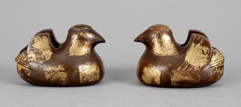SKÄRMSTÖD, ett par, brons, Meiji, Japan.