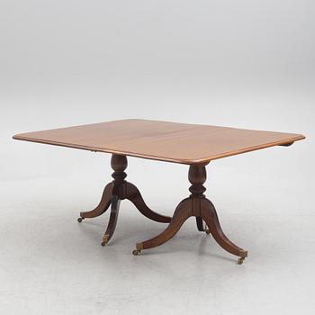 A two-part mahogany Georgian/Victorian dining table, England, first half of the 20th century.