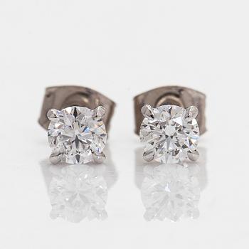 Örhängen, briljantslipade diamanter totalt 1,00 ct, 14K vitguld.