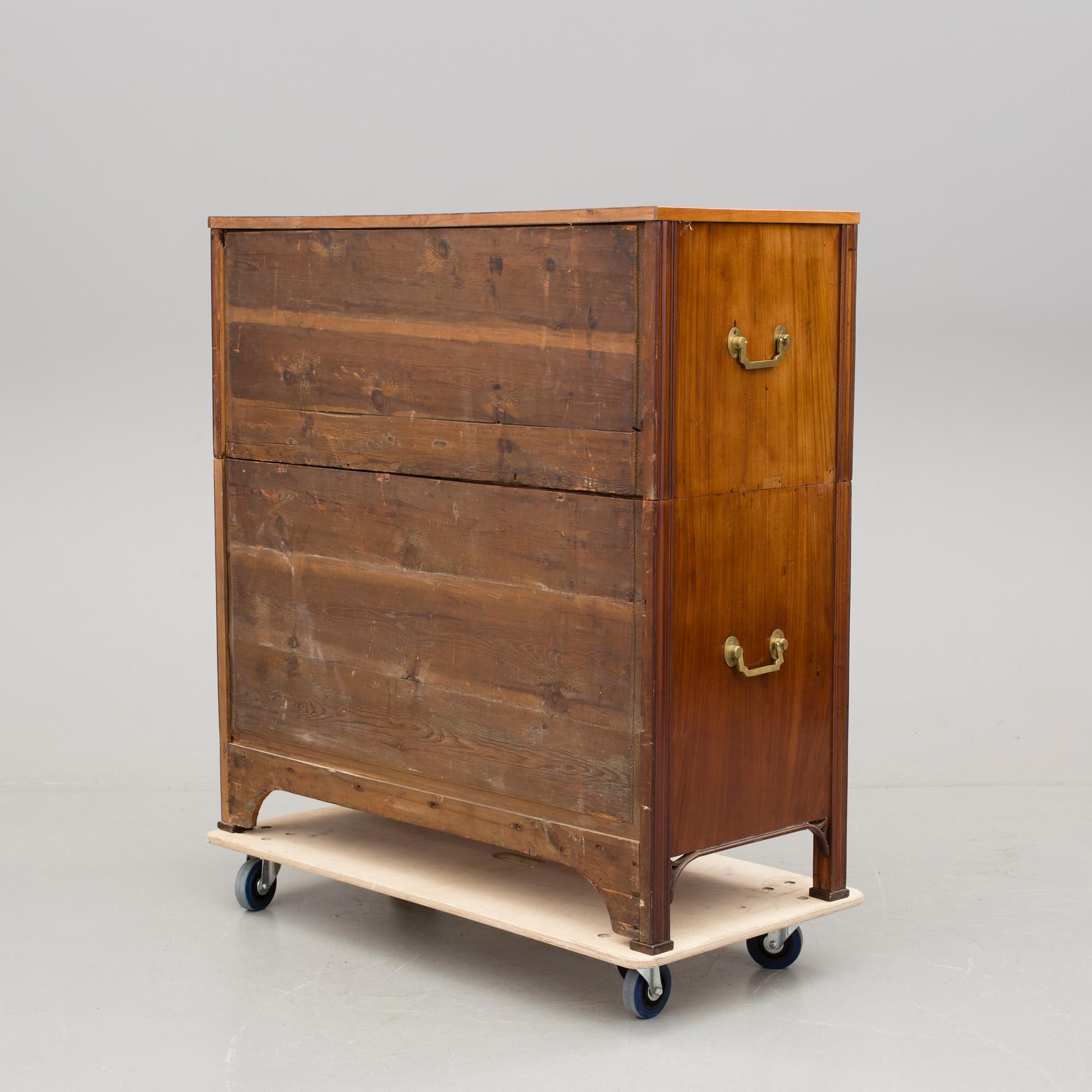 CHIFFONJÉ, sengustaviansk, tidigt 1800-tal.