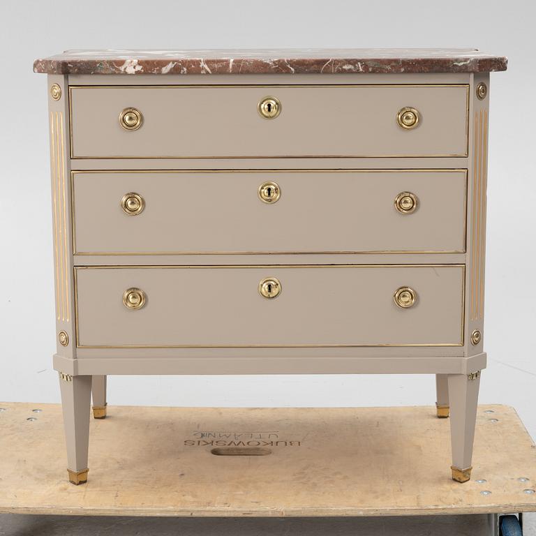 Chest of drawers, Gustavian style, 20th century.