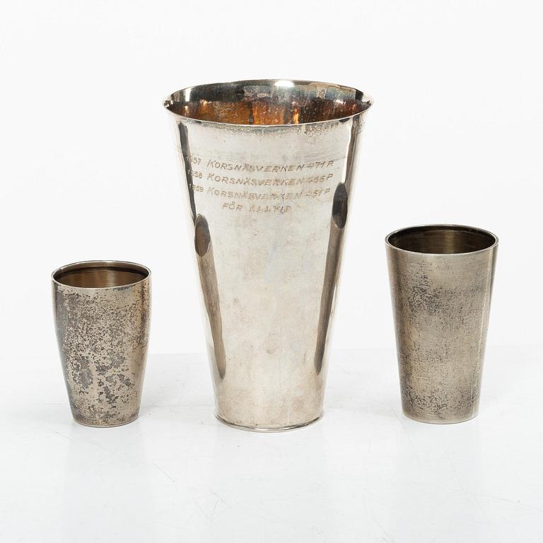 Bägare, 3 st, silver, bl a Eric Ericsson Dalerik, Gävle 1957.