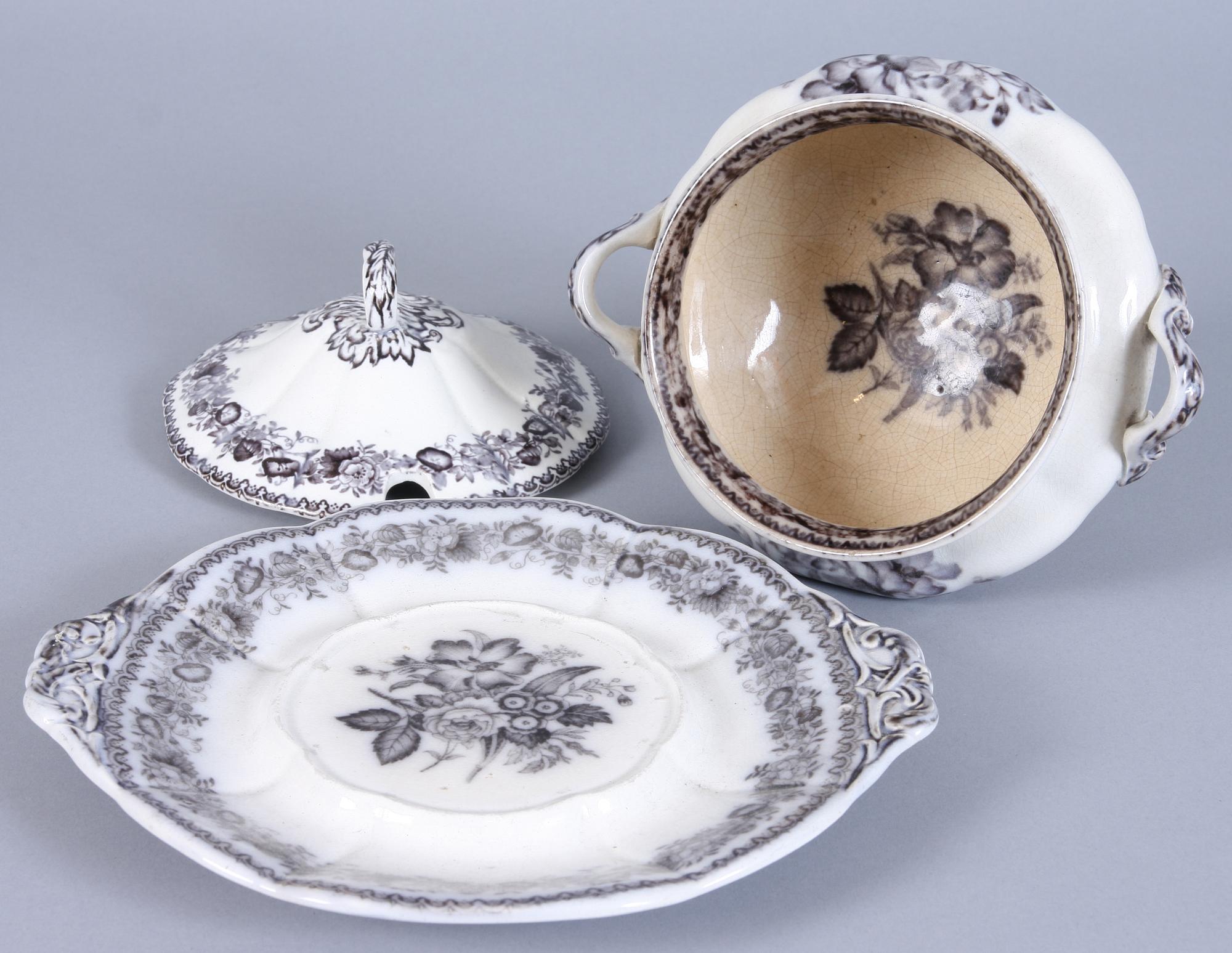 TERRINER, ett par, flintgods, Gustafsberg, omkring 1900.