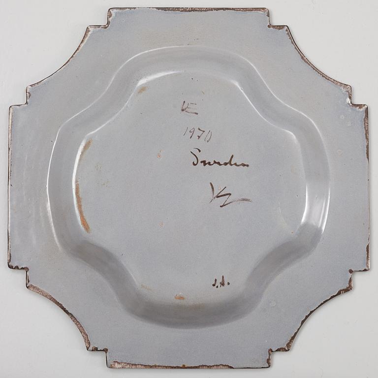 Soffbord, 2000-tal, med fat av Allan Ebeling, Upsala-Ekeby.