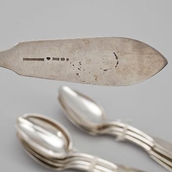 MATSKEDAR, 12 st samt SOPPSLEV. Silver. Finland. Total vikt ca 705 g.