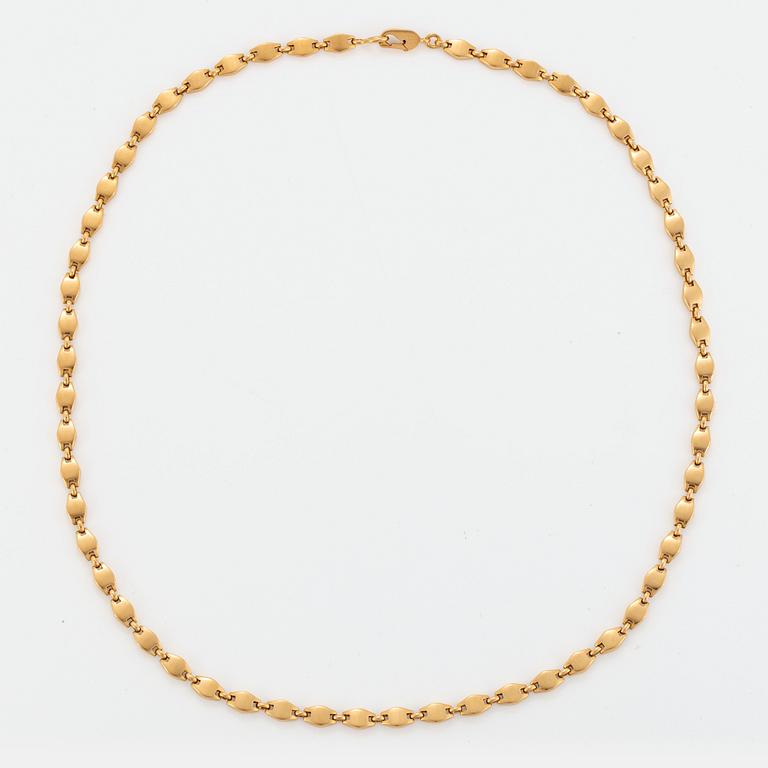 An 18K gold Cartier necklace.