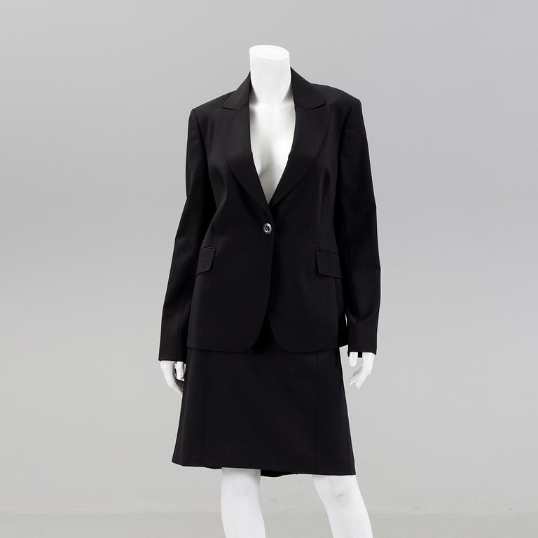An Burberry suit, in size 42.