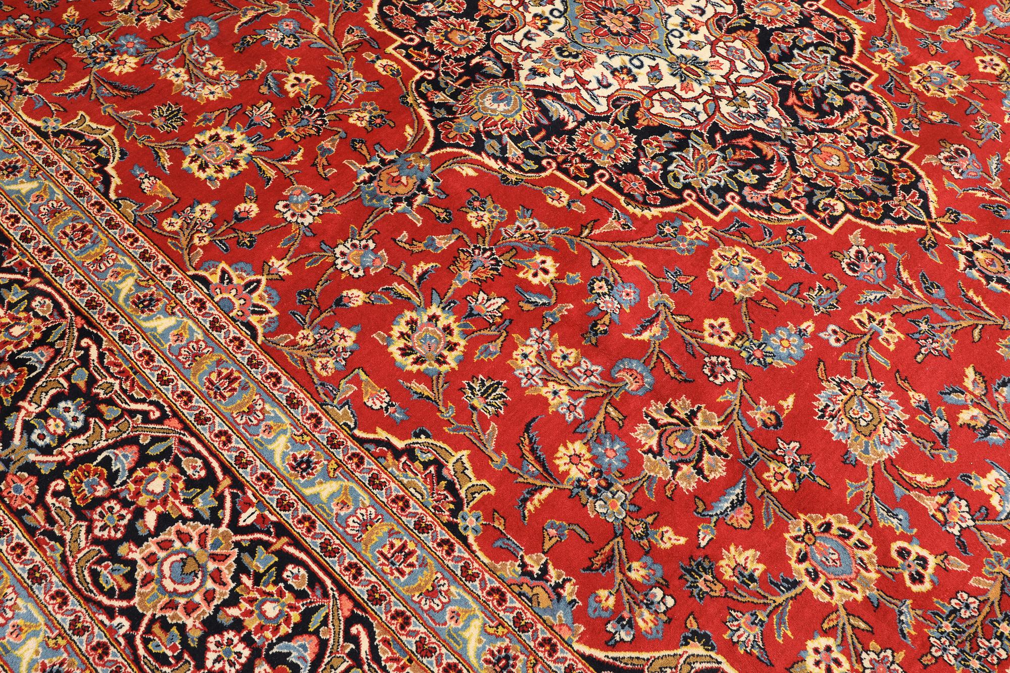 A Keshan carpet, approx. 490 x 306 cm.