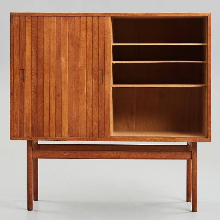 Jørgen Høj, an oak cabinet executed by cabinetmaker Knud Willadsen, Lillerød, Denmark 1952.