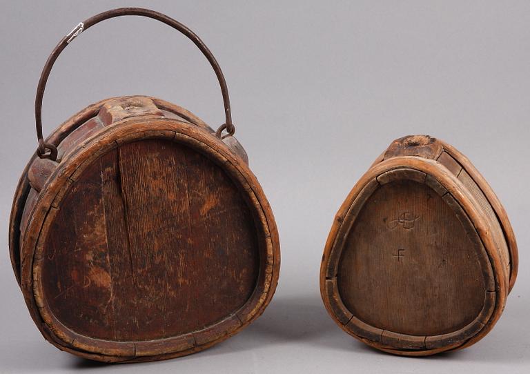 FLASKOR, 2 st, trä, allmoge. 1800-tal.