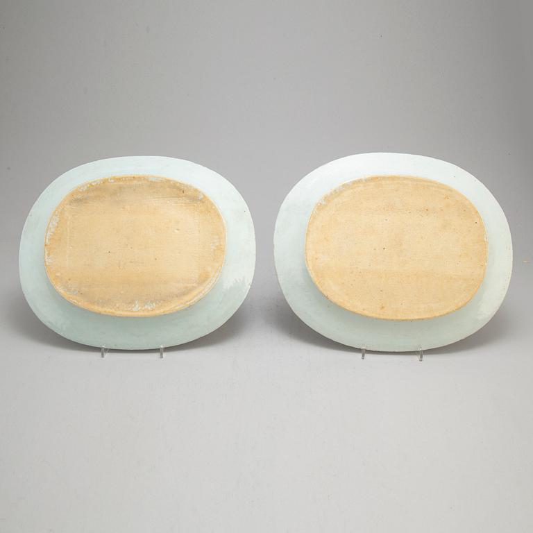 A pair of blue and white serving dishes, Qing dynasty, Qianlong (1736-95).