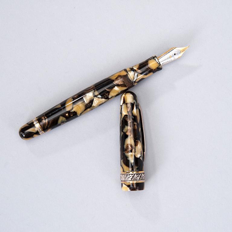 TÄYTEMUSTEKYNÄ, "Etruria 991", numeroitu 447/991, Stipula, Italia. 10 vuoden juhlavuosimalli.