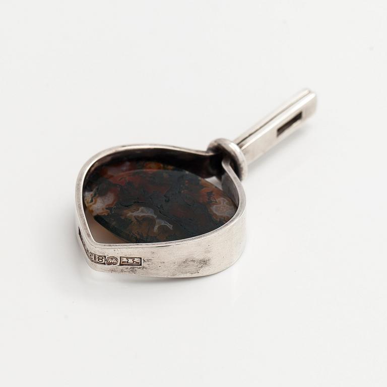 Elis Kauppi, a silver pendant with moss agate. Kupittaan kulta, Turku 1960.