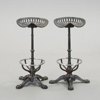 BARSTOLAR, ett par, Invicta, Frankrike, 1900-talets mitt.