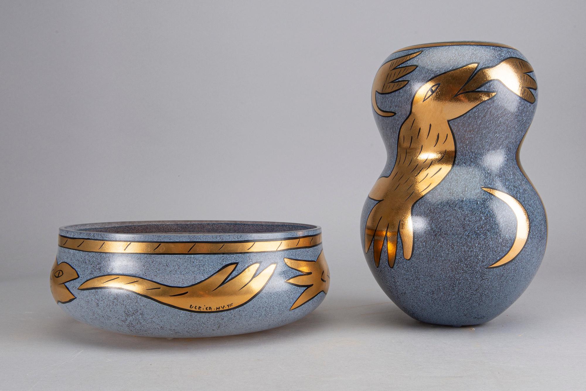 AN ULRICA HYDMAN-VALLIEN VASE AND BOWL, glass, signed Kosta Boda artist collection.