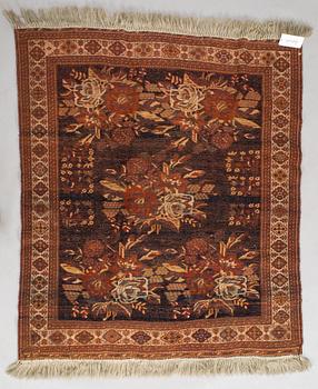 Matto, "Gol Farang" -kuvio, mahdollisesti Afshar, n. 146 x 127 cm.