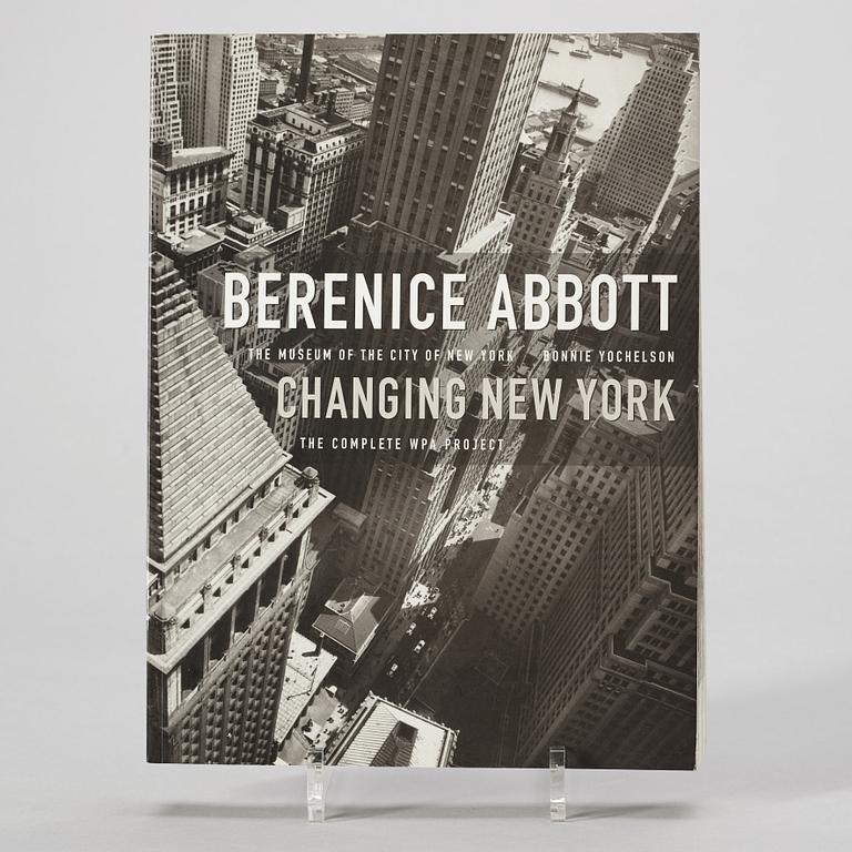 Photo books, 6, New York, e.a Berenice Abbott and Weegee.