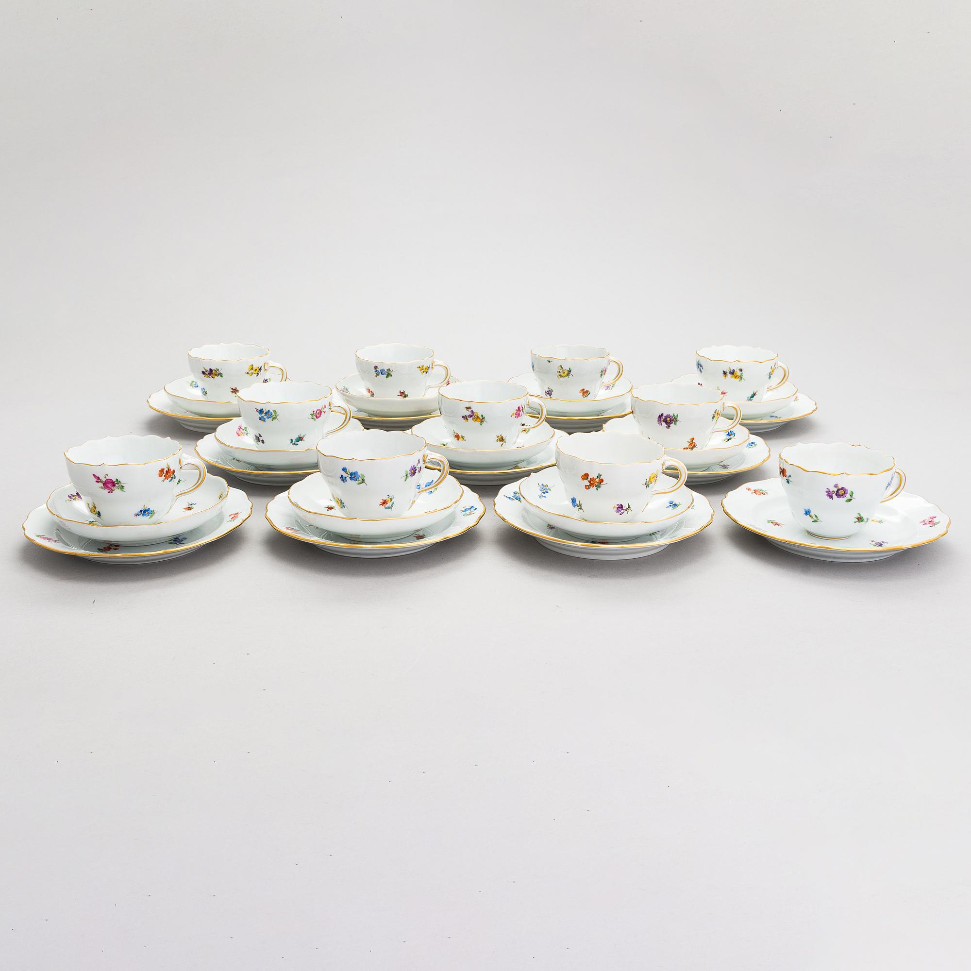 A 38-piece Meissen porcelain coffee set. 20th century.