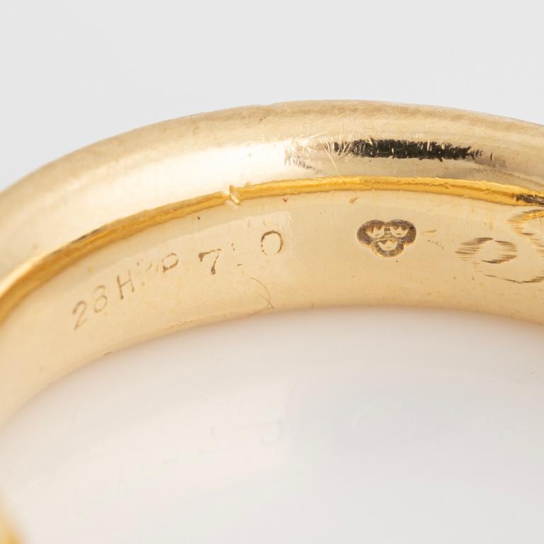 Gold ring with brilliant-cut diamond.