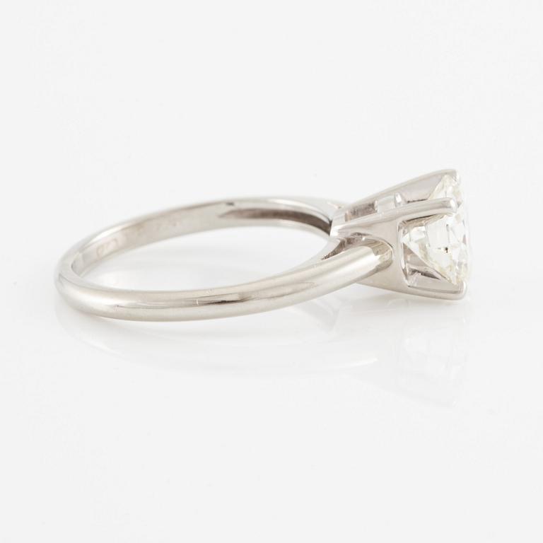 Ring, solitaire ring, 18K white gold with a brilliant-cut diamond approximately 1 ct.